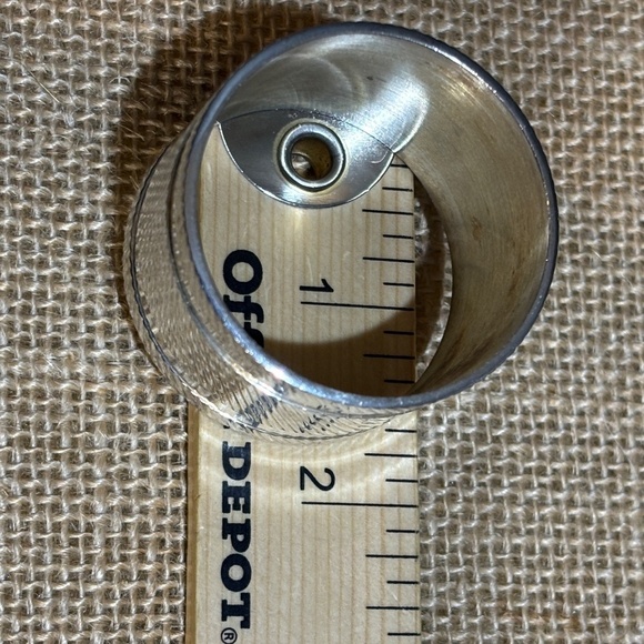 Napkin Rings Silver Colored Tone Modern Set of 8 Heavy Contemporary - Picture 6 of 8